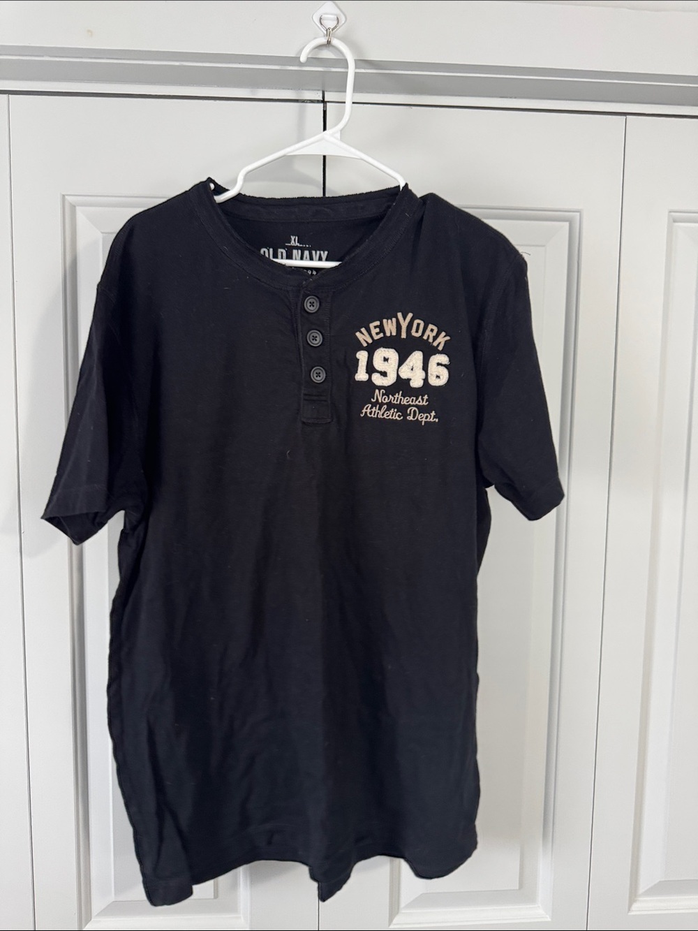Old Navy Black Short-Sleeve Henley with Tan New York 1946 Graphic